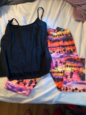 Black Tank Top with Sunset Palm Print Leggings - Women's Active Set